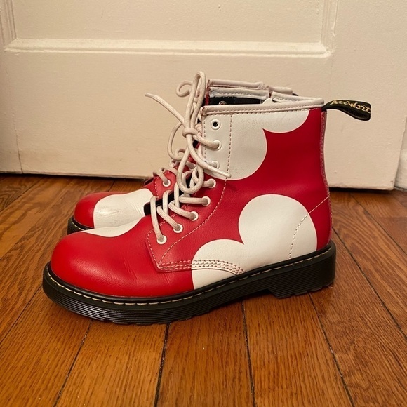 Dr Martens Delaney Heart Limited Edition 8 Hole Red/White Boots Women’s 5 - Picture 1 of 9